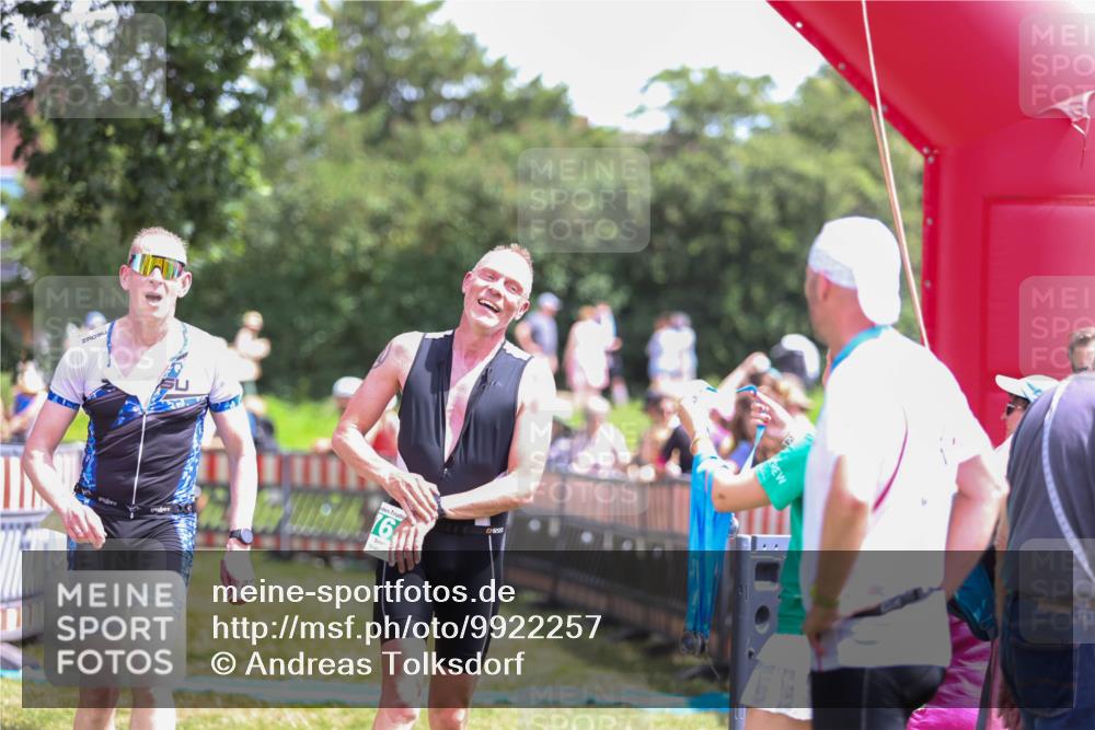 21.06.2026 - 29. Vierlanden-Triathlon Andreas Tolksdorf http://msf.ph/oto/9922257 21.06.2026 13:48:38 Ziel 768, 781, 889 meine-sportfotos.de