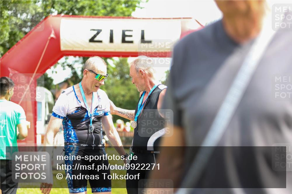 21.06.2026 - 29. Vierlanden-Triathlon Andreas Tolksdorf http://msf.ph/oto/9922271 21.06.2026 13:48:51 Ziel 889, 1040 meine-sportfotos.de