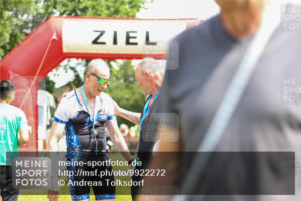 21.06.2026 - 29. Vierlanden-Triathlon Andreas Tolksdorf http://msf.ph/oto/9922272 21.06.2026 13:48:51 Ziel 889, 1040 meine-sportfotos.de