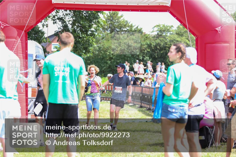21.06.2026 - 29. Vierlanden-Triathlon Andreas Tolksdorf http://msf.ph/oto/9922273 21.06.2026 13:49:04 Ziel 292, 1045 meine-sportfotos.de