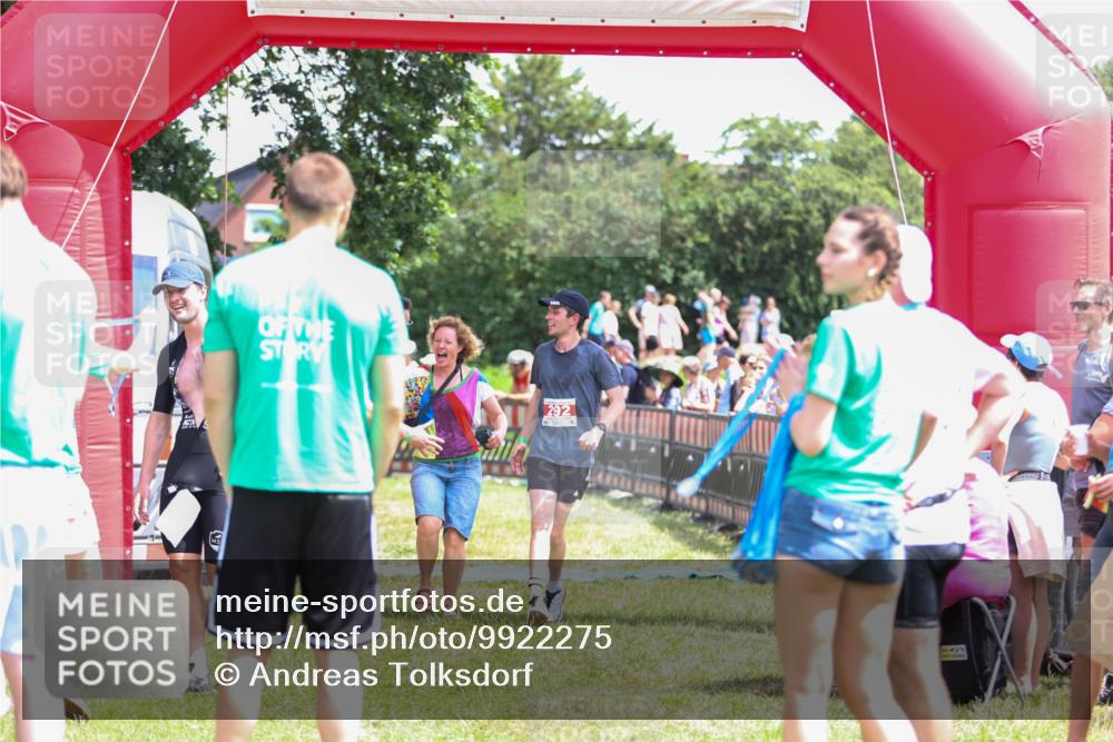 21.06.2026 - 29. Vierlanden-Triathlon Andreas Tolksdorf http://msf.ph/oto/9922275 21.06.2026 13:49:04 Ziel 292, 1045 meine-sportfotos.de