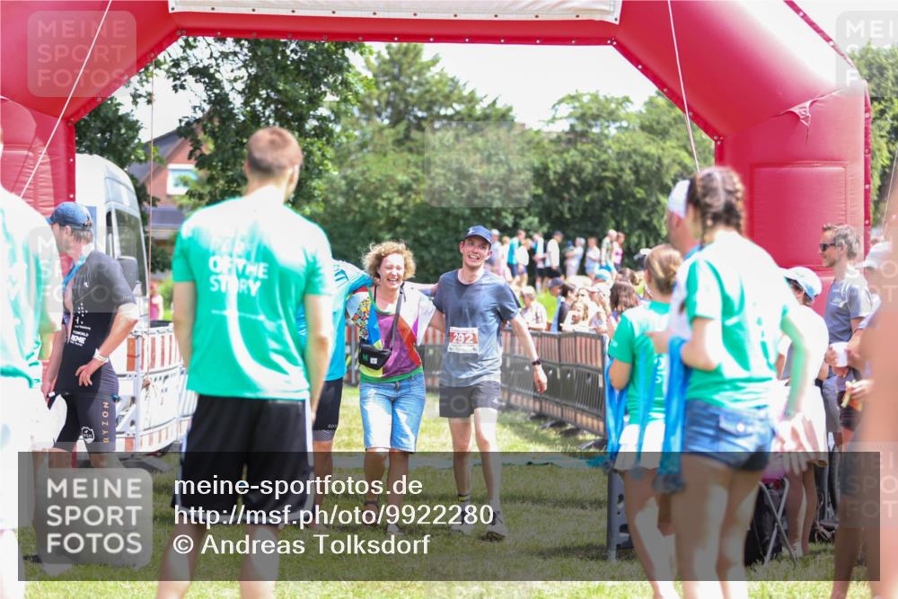 21.06.2026 - 29. Vierlanden-Triathlon Andreas Tolksdorf http://msf.ph/oto/9922280 21.06.2026 13:49:06 Ziel 292, 1045 meine-sportfotos.de