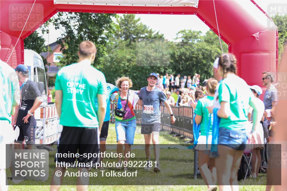 21.06.2026 - 29. Vierlanden-Triathlon Andreas Tolksdorf http://msf.ph/oto/9922281 21.06.2026 13:49:06 Ziel 292, 1045 meine-sportfotos.de
