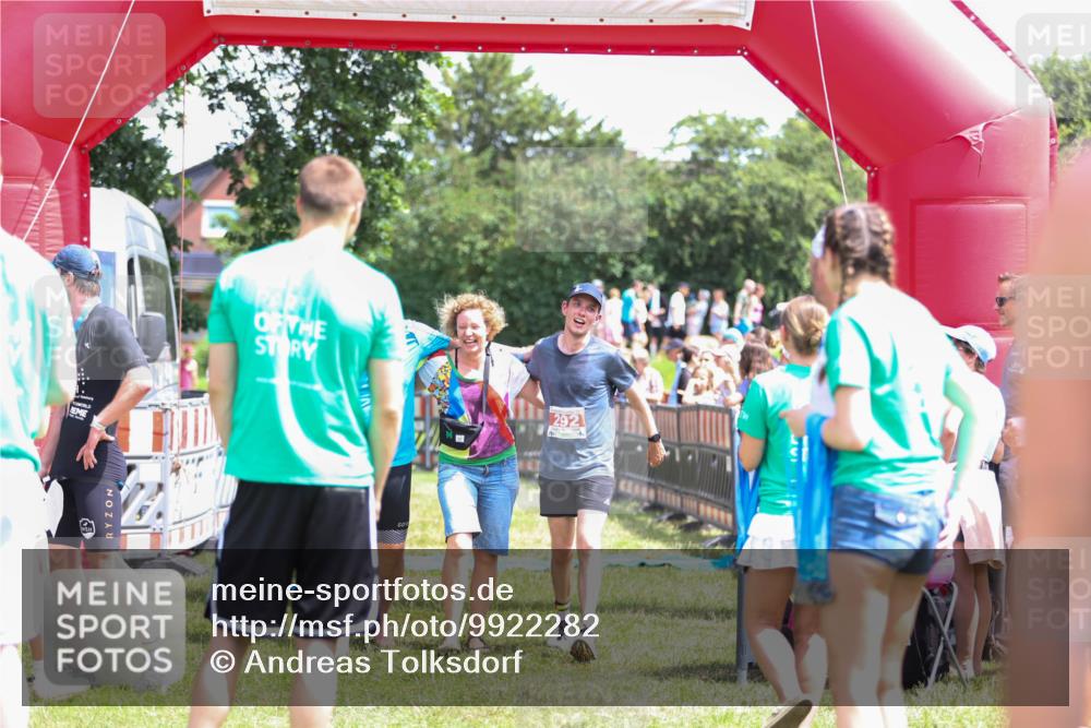 21.06.2026 - 29. Vierlanden-Triathlon Andreas Tolksdorf http://msf.ph/oto/9922282 21.06.2026 13:49:06 Ziel 292, 1045 meine-sportfotos.de