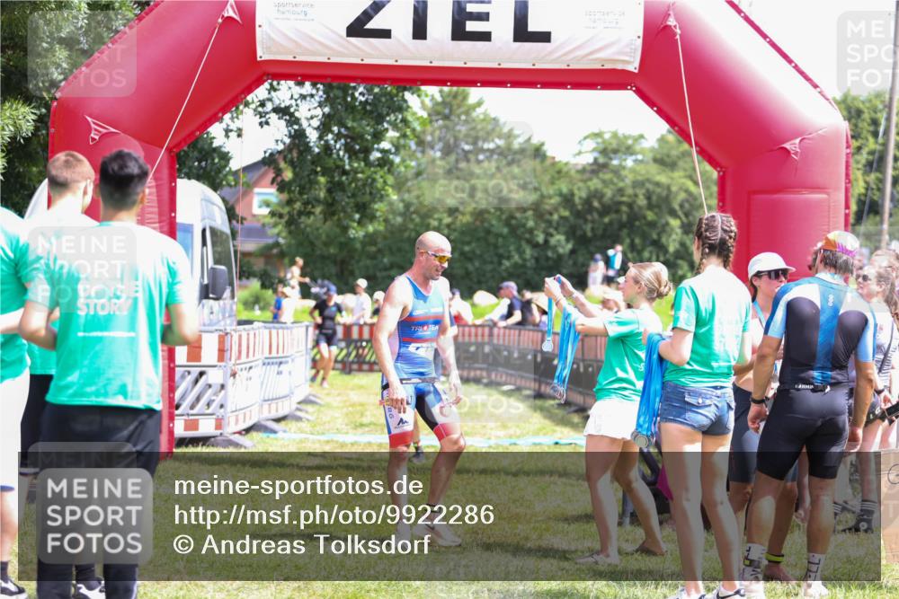 21.06.2026 - 29. Vierlanden-Triathlon Andreas Tolksdorf http://msf.ph/oto/9922286 21.06.2026 13:49:34 Ziel 100, 884 meine-sportfotos.de