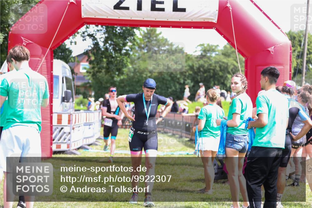21.06.2026 - 29. Vierlanden-Triathlon Andreas Tolksdorf http://msf.ph/oto/9922307 21.06.2026 13:49:49 Ziel 280, 1056, 1063 meine-sportfotos.de