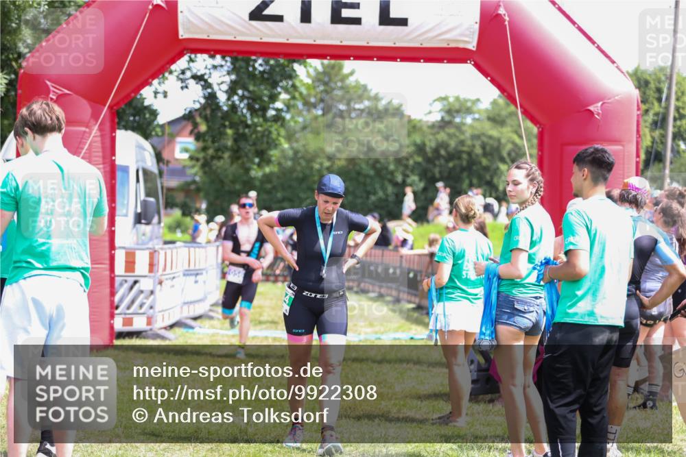 21.06.2026 - 29. Vierlanden-Triathlon Andreas Tolksdorf http://msf.ph/oto/9922308 21.06.2026 13:49:49 Ziel 280, 1056, 1063 meine-sportfotos.de