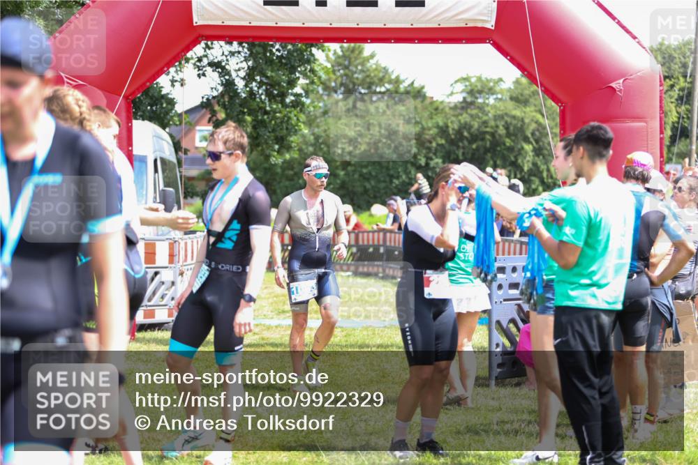 21.06.2026 - 29. Vierlanden-Triathlon Andreas Tolksdorf http://msf.ph/oto/9922329 21.06.2026 13:49:55 Ziel 280, 1063 meine-sportfotos.de