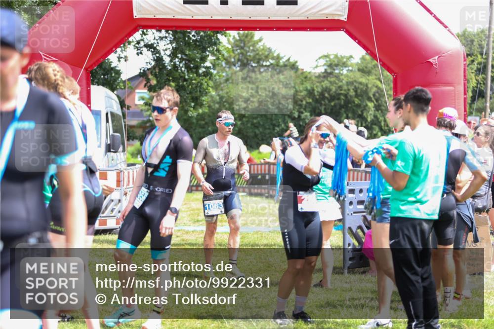 21.06.2026 - 29. Vierlanden-Triathlon Andreas Tolksdorf http://msf.ph/oto/9922331 21.06.2026 13:49:55 Ziel 280, 1063 meine-sportfotos.de