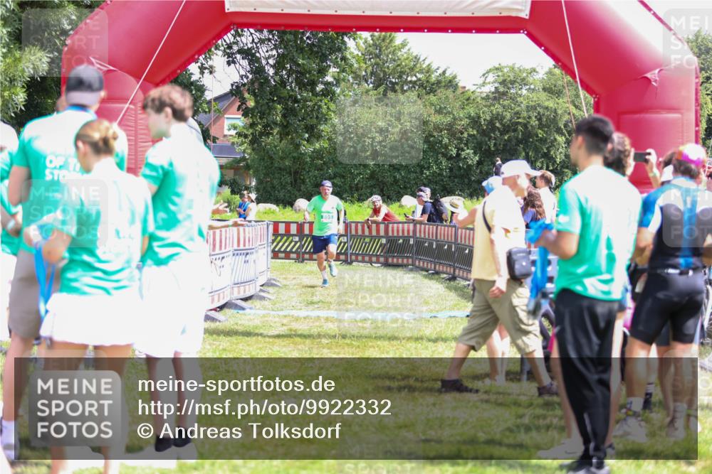 21.06.2026 - 29. Vierlanden-Triathlon Andreas Tolksdorf http://msf.ph/oto/9922332 21.06.2026 13:50:29 Ziel 221, 265, 895 meine-sportfotos.de