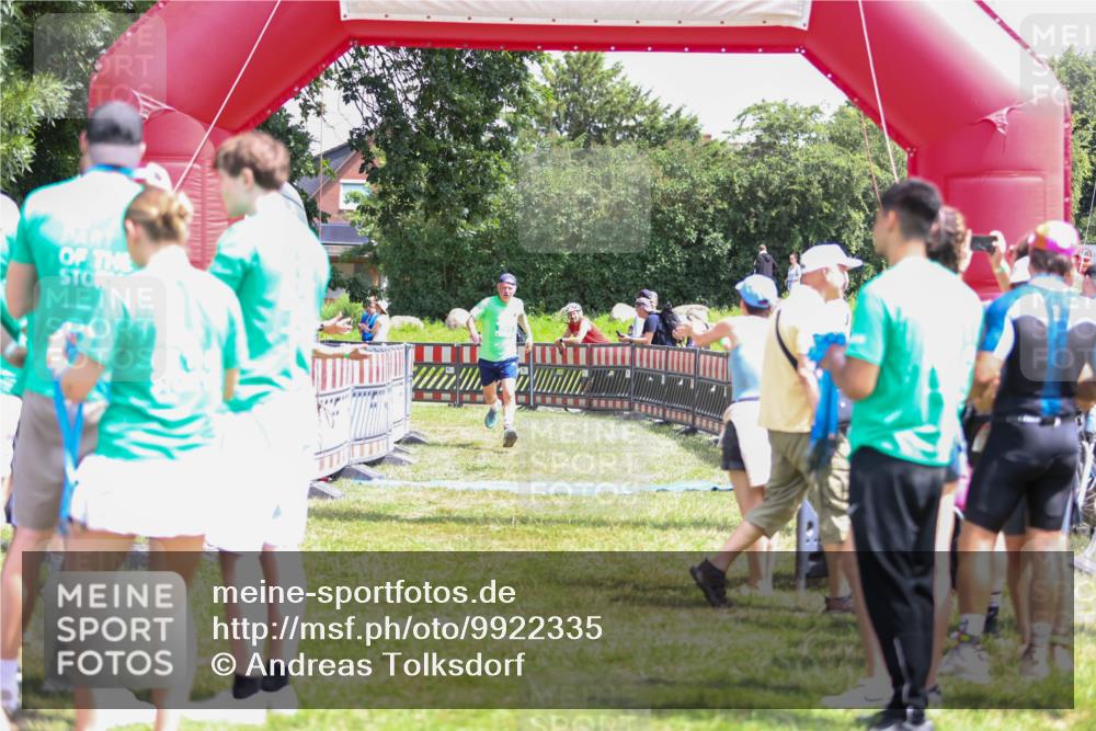 21.06.2026 - 29. Vierlanden-Triathlon Andreas Tolksdorf http://msf.ph/oto/9922335 21.06.2026 13:50:29 Ziel 221, 265, 895 meine-sportfotos.de