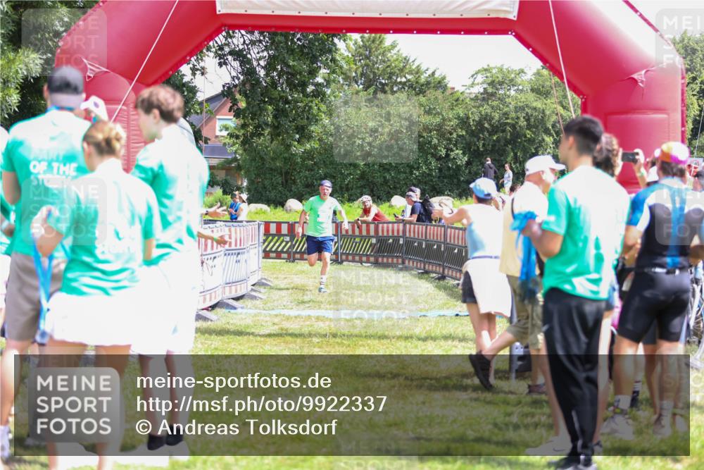 21.06.2026 - 29. Vierlanden-Triathlon Andreas Tolksdorf http://msf.ph/oto/9922337 21.06.2026 13:50:29 Ziel 221, 265, 895 meine-sportfotos.de