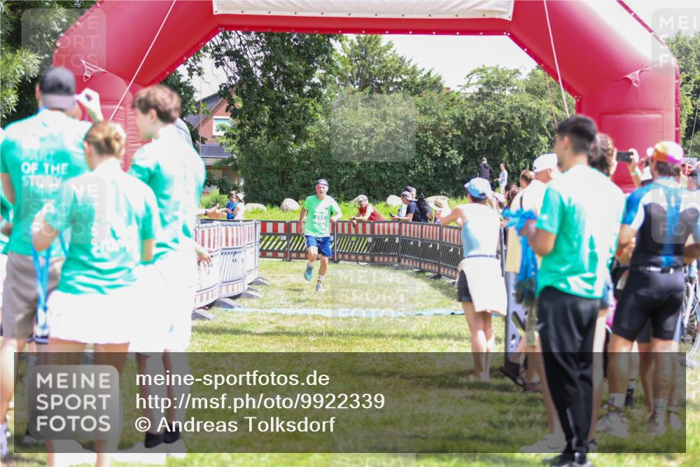 21.06.2026 - 29. Vierlanden-Triathlon Andreas Tolksdorf http://msf.ph/oto/9922339 21.06.2026 13:50:29 Ziel 221, 265, 895 meine-sportfotos.de