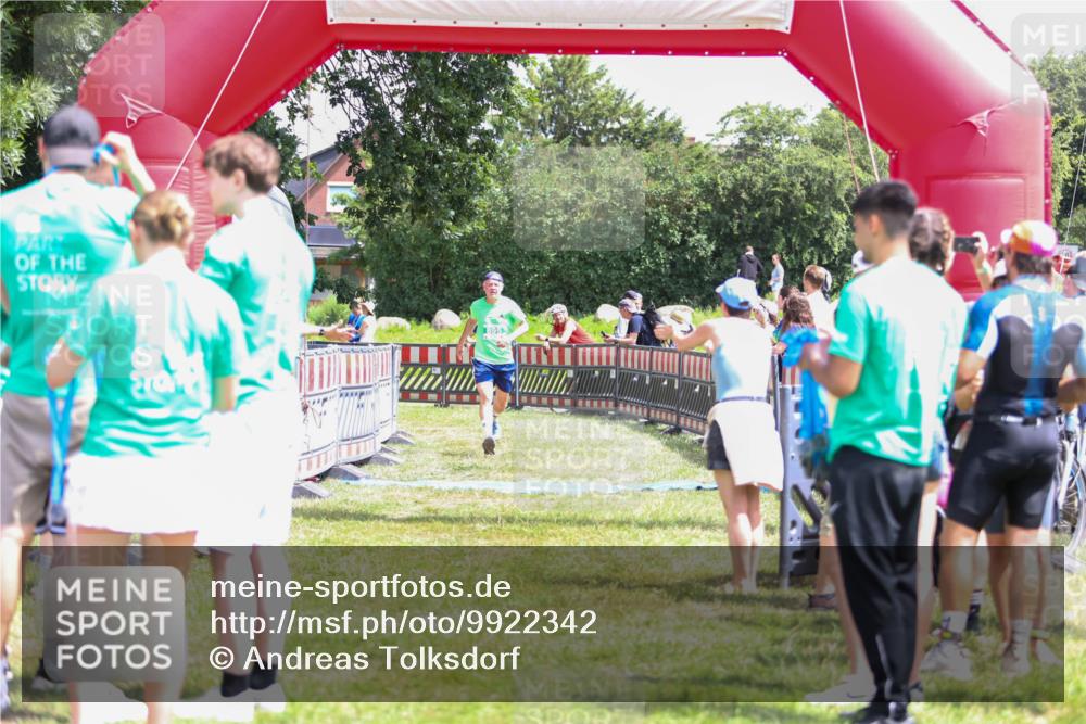 21.06.2026 - 29. Vierlanden-Triathlon Andreas Tolksdorf http://msf.ph/oto/9922342 21.06.2026 13:50:29 Ziel 221, 265, 895 meine-sportfotos.de