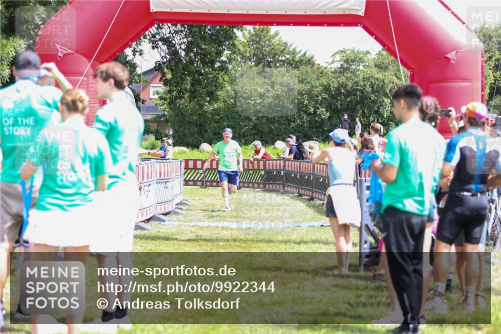21.06.2026 - 29. Vierlanden-Triathlon Andreas Tolksdorf http://msf.ph/oto/9922344 21.06.2026 13:50:29 Ziel 221, 265, 895 meine-sportfotos.de