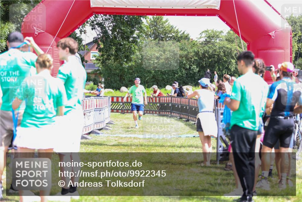 21.06.2026 - 29. Vierlanden-Triathlon Andreas Tolksdorf http://msf.ph/oto/9922345 21.06.2026 13:50:29 Ziel 221, 265, 895 meine-sportfotos.de