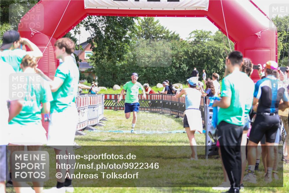 21.06.2026 - 29. Vierlanden-Triathlon Andreas Tolksdorf http://msf.ph/oto/9922346 21.06.2026 13:50:30 Ziel 221, 265, 895 meine-sportfotos.de