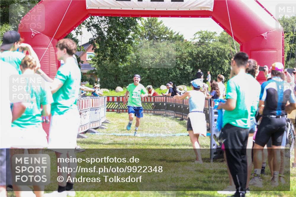 21.06.2026 - 29. Vierlanden-Triathlon Andreas Tolksdorf http://msf.ph/oto/9922348 21.06.2026 13:50:30 Ziel 221, 265, 895 meine-sportfotos.de