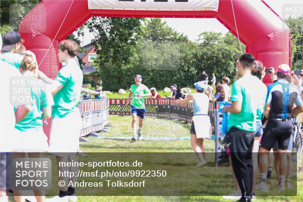 21.06.2026 - 29. Vierlanden-Triathlon Andreas Tolksdorf http://msf.ph/oto/9922350 21.06.2026 13:50:30 Ziel 221, 265, 895 meine-sportfotos.de
