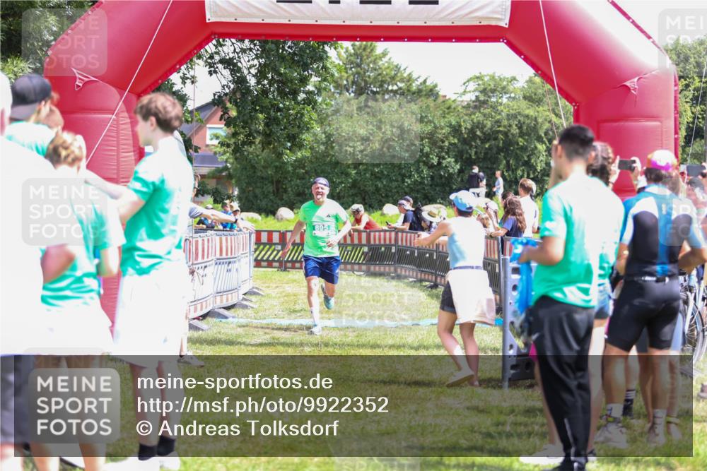 21.06.2026 - 29. Vierlanden-Triathlon Andreas Tolksdorf http://msf.ph/oto/9922352 21.06.2026 13:50:31 Ziel 221, 265, 895 meine-sportfotos.de