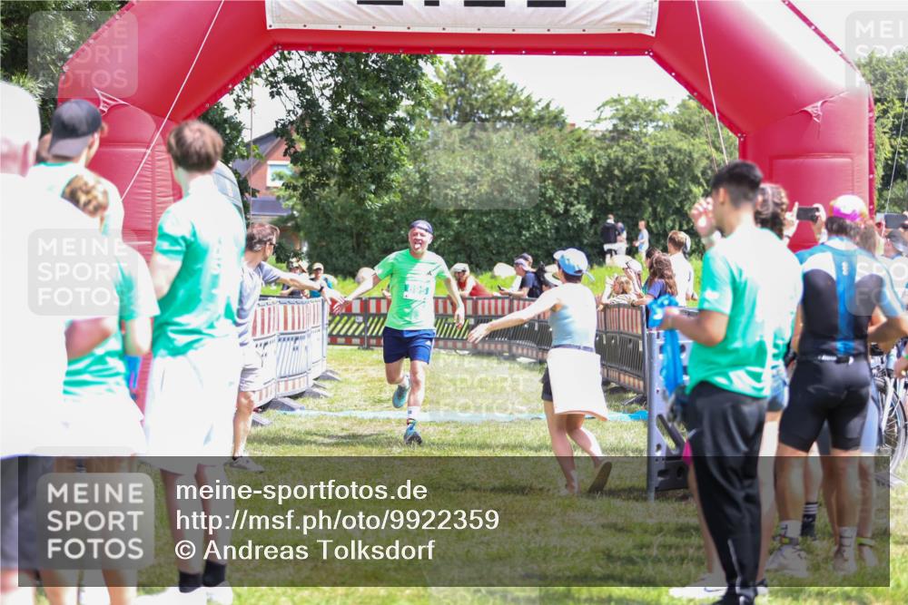 21.06.2026 - 29. Vierlanden-Triathlon Andreas Tolksdorf http://msf.ph/oto/9922359 21.06.2026 13:50:31 Ziel 221, 265, 895 meine-sportfotos.de