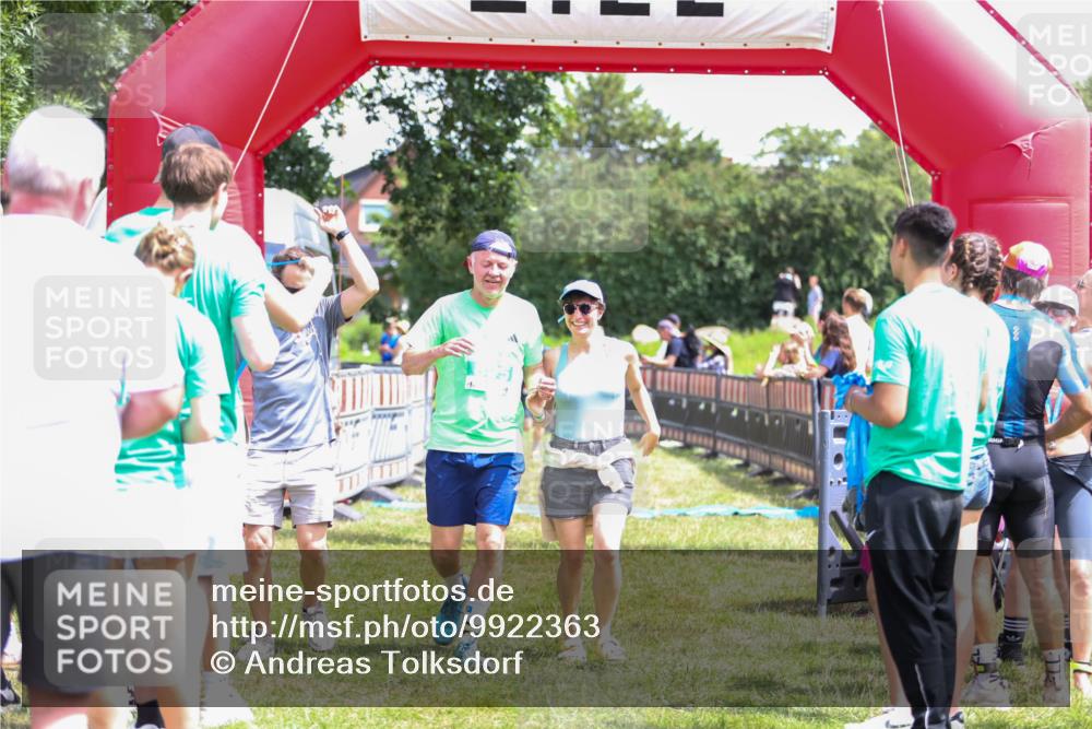 21.06.2026 - 29. Vierlanden-Triathlon Andreas Tolksdorf http://msf.ph/oto/9922363 21.06.2026 13:50:33 Ziel 221, 265, 895 meine-sportfotos.de