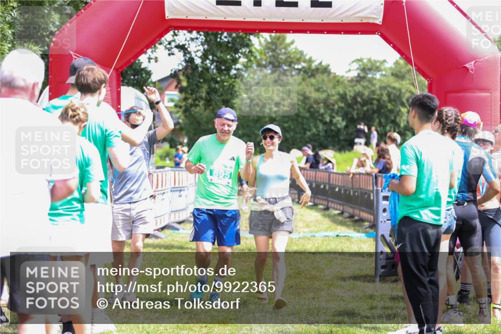 21.06.2026 - 29. Vierlanden-Triathlon Andreas Tolksdorf http://msf.ph/oto/9922365 21.06.2026 13:50:33 Ziel 221, 265, 895 meine-sportfotos.de