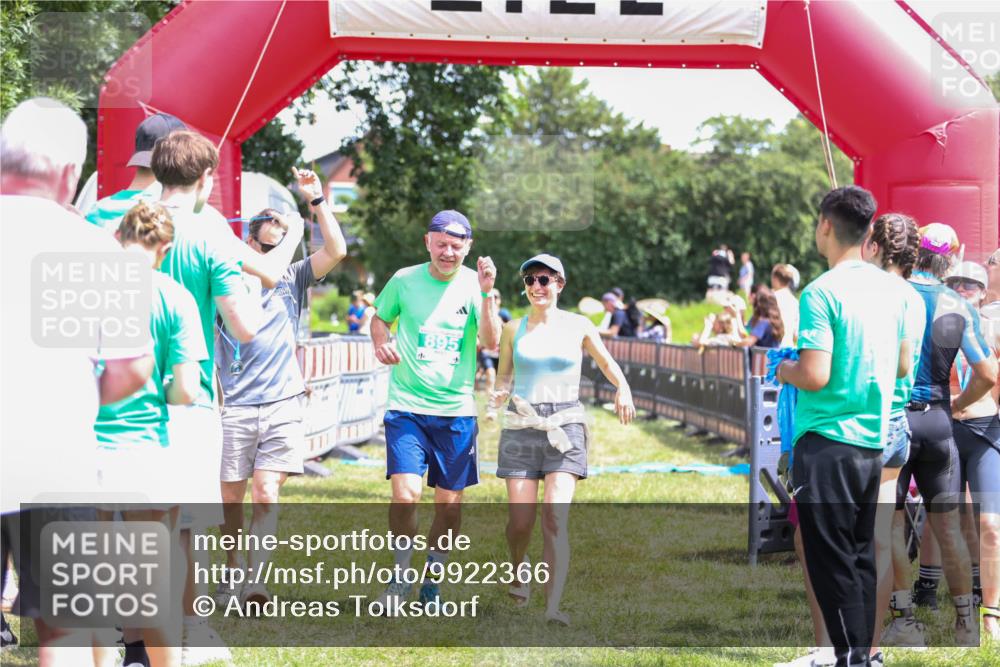 21.06.2026 - 29. Vierlanden-Triathlon Andreas Tolksdorf http://msf.ph/oto/9922366 21.06.2026 13:50:33 Ziel 221, 265, 895 meine-sportfotos.de