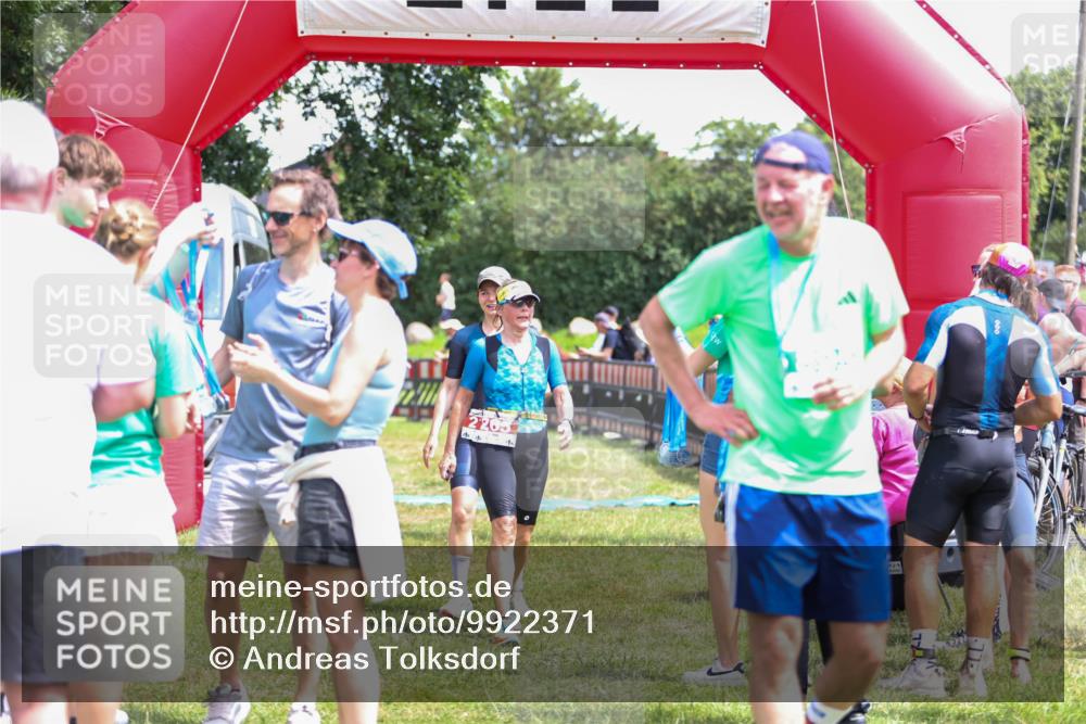 21.06.2026 - 29. Vierlanden-Triathlon Andreas Tolksdorf http://msf.ph/oto/9922371 21.06.2026 13:50:39 Ziel 221, 265, 766, 1033, 1080 meine-sportfotos.de