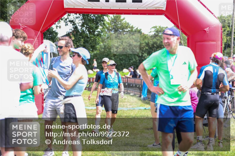 21.06.2026 - 29. Vierlanden-Triathlon Andreas Tolksdorf http://msf.ph/oto/9922372 21.06.2026 13:50:39 Ziel 221, 265, 766, 1033, 1080 meine-sportfotos.de