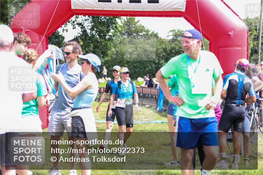 21.06.2026 - 29. Vierlanden-Triathlon Andreas Tolksdorf http://msf.ph/oto/9922373 21.06.2026 13:50:39 Ziel 221, 265, 766, 1033, 1080 meine-sportfotos.de