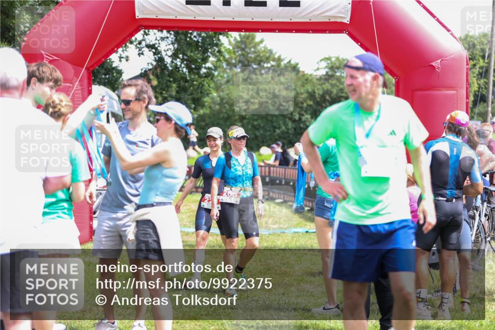21.06.2026 - 29. Vierlanden-Triathlon Andreas Tolksdorf http://msf.ph/oto/9922375 21.06.2026 13:50:39 Ziel 221, 265, 766, 1033, 1080 meine-sportfotos.de