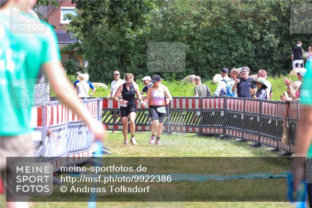 21.06.2026 - 29. Vierlanden-Triathlon Andreas Tolksdorf http://msf.ph/oto/9922386 21.06.2026 13:51:25 Ziel 229, 878 meine-sportfotos.de