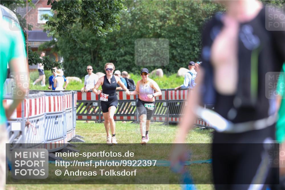 21.06.2026 - 29. Vierlanden-Triathlon Andreas Tolksdorf http://msf.ph/oto/9922397 21.06.2026 13:51:26 Ziel 229, 878 meine-sportfotos.de