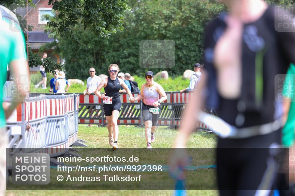 21.06.2026 - 29. Vierlanden-Triathlon Andreas Tolksdorf http://msf.ph/oto/9922398 21.06.2026 13:51:26 Ziel 229, 878 meine-sportfotos.de