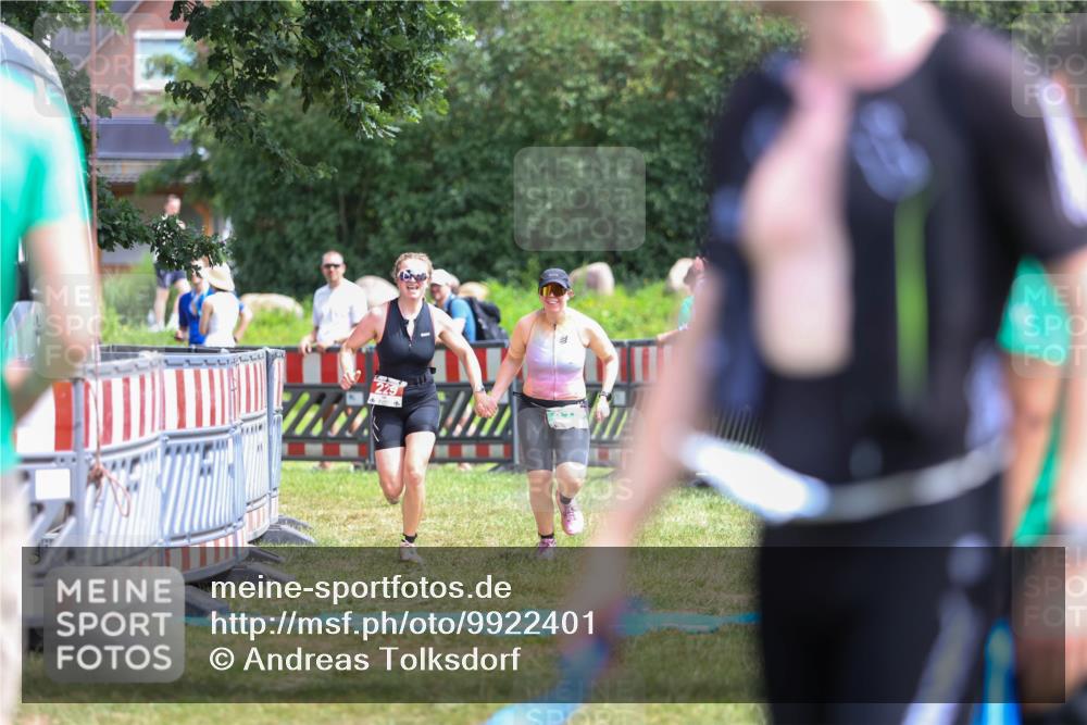 21.06.2026 - 29. Vierlanden-Triathlon Andreas Tolksdorf http://msf.ph/oto/9922401 21.06.2026 13:51:26 Ziel 229, 878 meine-sportfotos.de