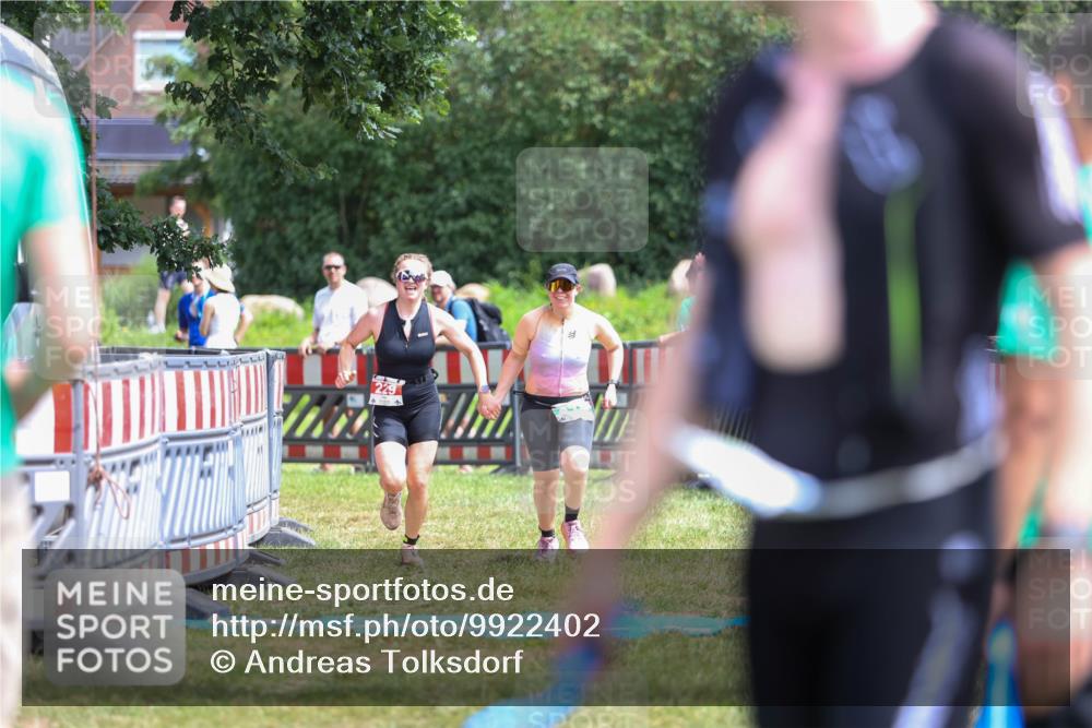 21.06.2026 - 29. Vierlanden-Triathlon Andreas Tolksdorf http://msf.ph/oto/9922402 21.06.2026 13:51:26 Ziel 229, 878 meine-sportfotos.de