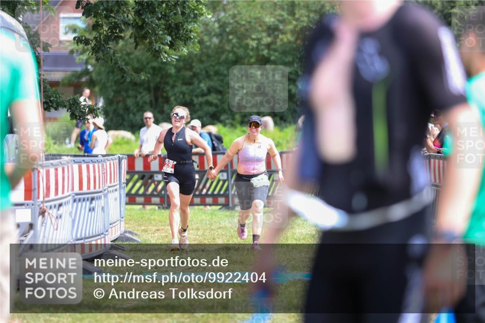 21.06.2026 - 29. Vierlanden-Triathlon Andreas Tolksdorf http://msf.ph/oto/9922404 21.06.2026 13:51:27 Ziel 229, 878 meine-sportfotos.de