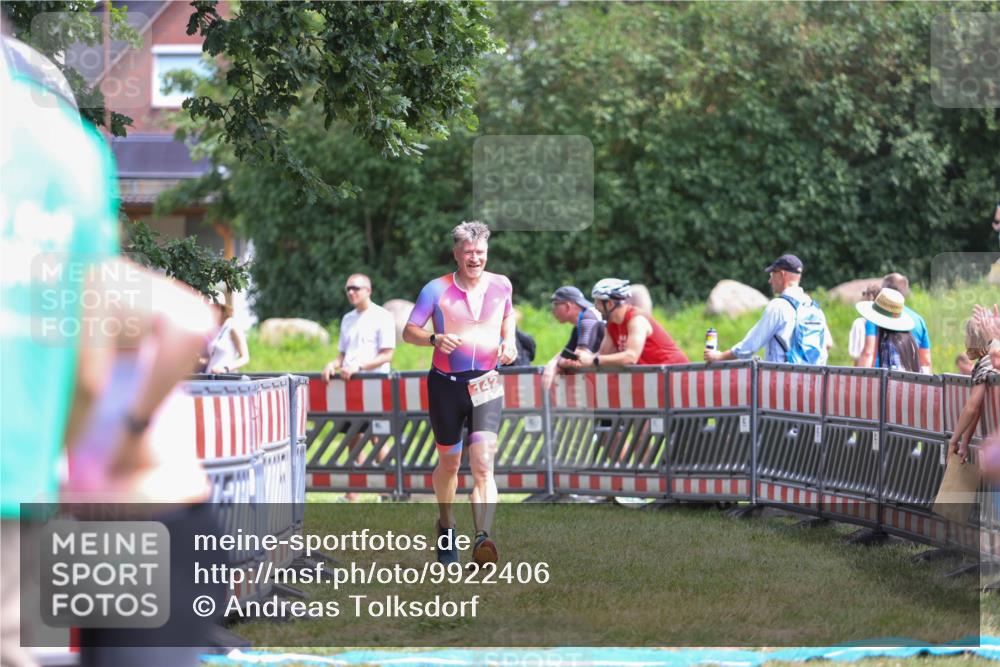 21.06.2026 - 29. Vierlanden-Triathlon Andreas Tolksdorf http://msf.ph/oto/9922406 21.06.2026 13:51:44 Ziel 142, 1022, 1061 meine-sportfotos.de