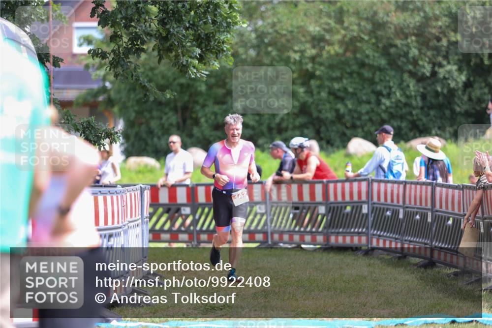 21.06.2026 - 29. Vierlanden-Triathlon Andreas Tolksdorf http://msf.ph/oto/9922408 21.06.2026 13:51:45 Ziel 142, 1022, 1061 meine-sportfotos.de