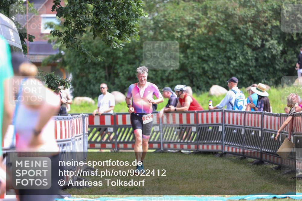 21.06.2026 - 29. Vierlanden-Triathlon Andreas Tolksdorf http://msf.ph/oto/9922412 21.06.2026 13:51:45 Ziel 142, 1022, 1061 meine-sportfotos.de
