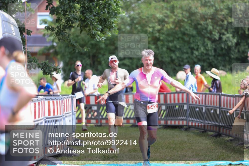 21.06.2026 - 29. Vierlanden-Triathlon Andreas Tolksdorf http://msf.ph/oto/9922414 21.06.2026 13:51:48 Ziel 142, 237, 1022, 1061 meine-sportfotos.de