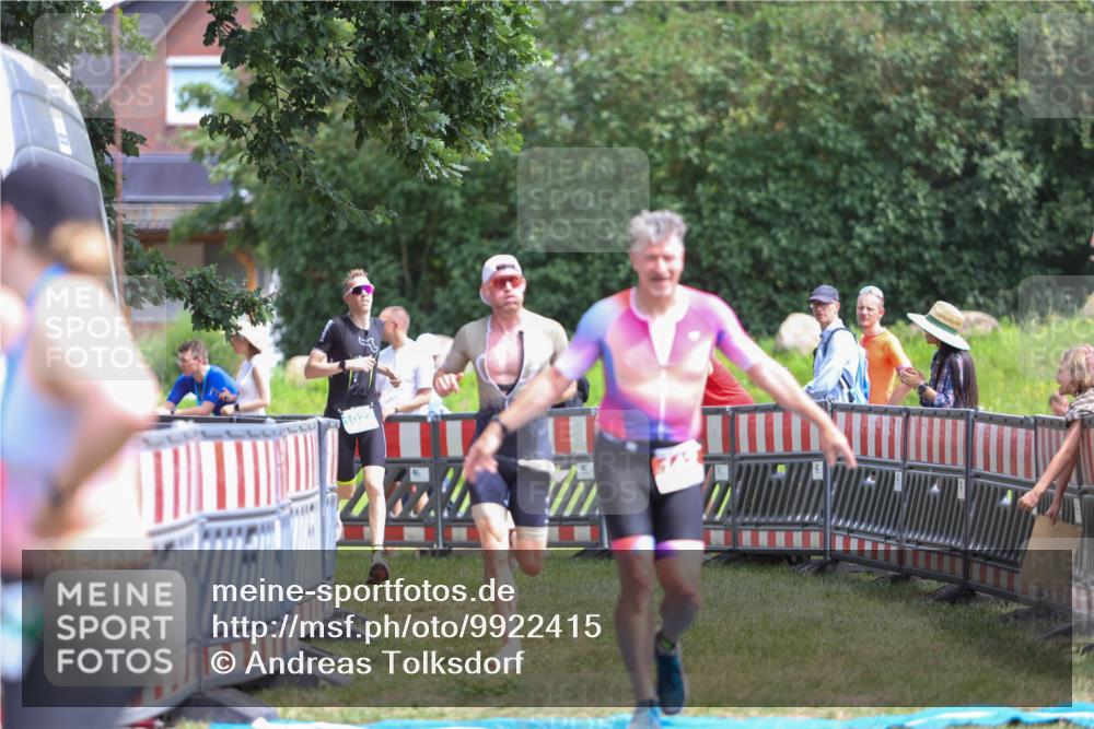 21.06.2026 - 29. Vierlanden-Triathlon Andreas Tolksdorf http://msf.ph/oto/9922415 21.06.2026 13:51:48 Ziel 142, 237, 1022, 1061 meine-sportfotos.de