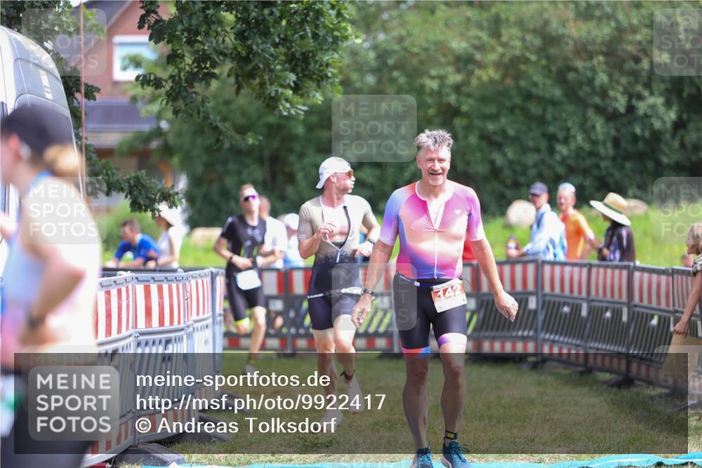 21.06.2026 - 29. Vierlanden-Triathlon Andreas Tolksdorf http://msf.ph/oto/9922417 21.06.2026 13:51:48 Ziel 142, 237, 1022, 1061 meine-sportfotos.de