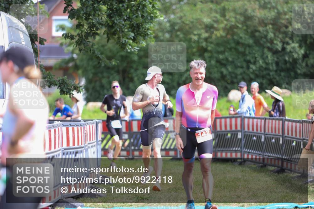 21.06.2026 - 29. Vierlanden-Triathlon Andreas Tolksdorf http://msf.ph/oto/9922418 21.06.2026 13:51:48 Ziel 142, 237, 1022, 1061 meine-sportfotos.de