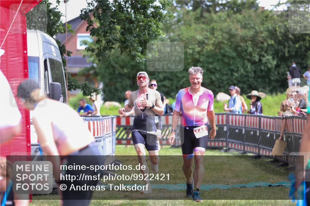 21.06.2026 - 29. Vierlanden-Triathlon Andreas Tolksdorf http://msf.ph/oto/9922421 21.06.2026 13:51:49 Ziel 142, 237, 1022, 1061 meine-sportfotos.de