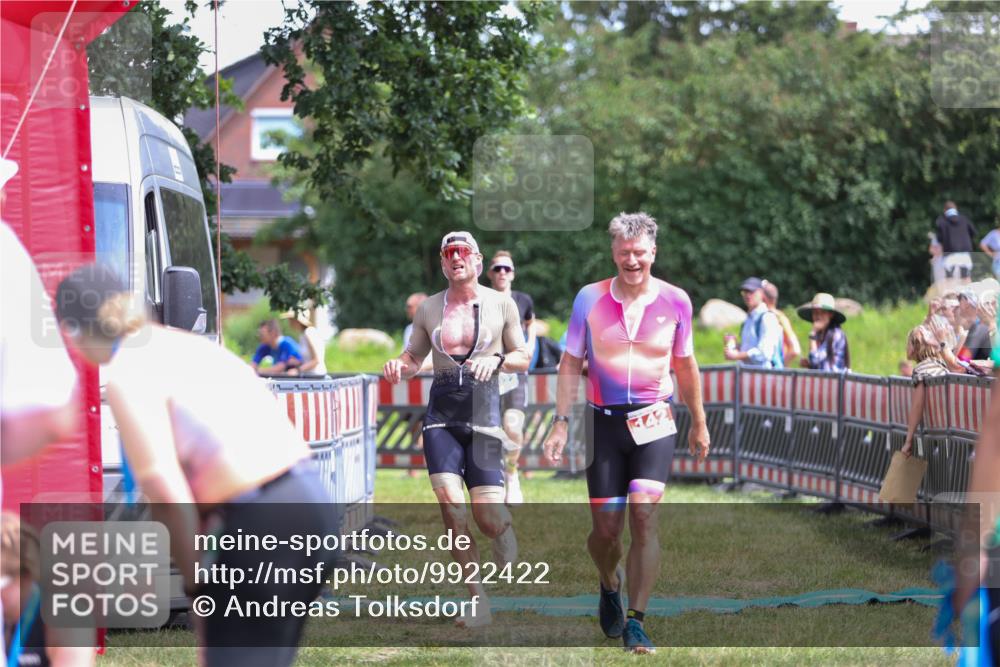 21.06.2026 - 29. Vierlanden-Triathlon Andreas Tolksdorf http://msf.ph/oto/9922422 21.06.2026 13:51:49 Ziel 142, 237, 1022, 1061 meine-sportfotos.de