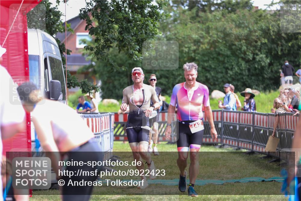 21.06.2026 - 29. Vierlanden-Triathlon Andreas Tolksdorf http://msf.ph/oto/9922423 21.06.2026 13:51:49 Ziel 142, 237, 1022, 1061 meine-sportfotos.de