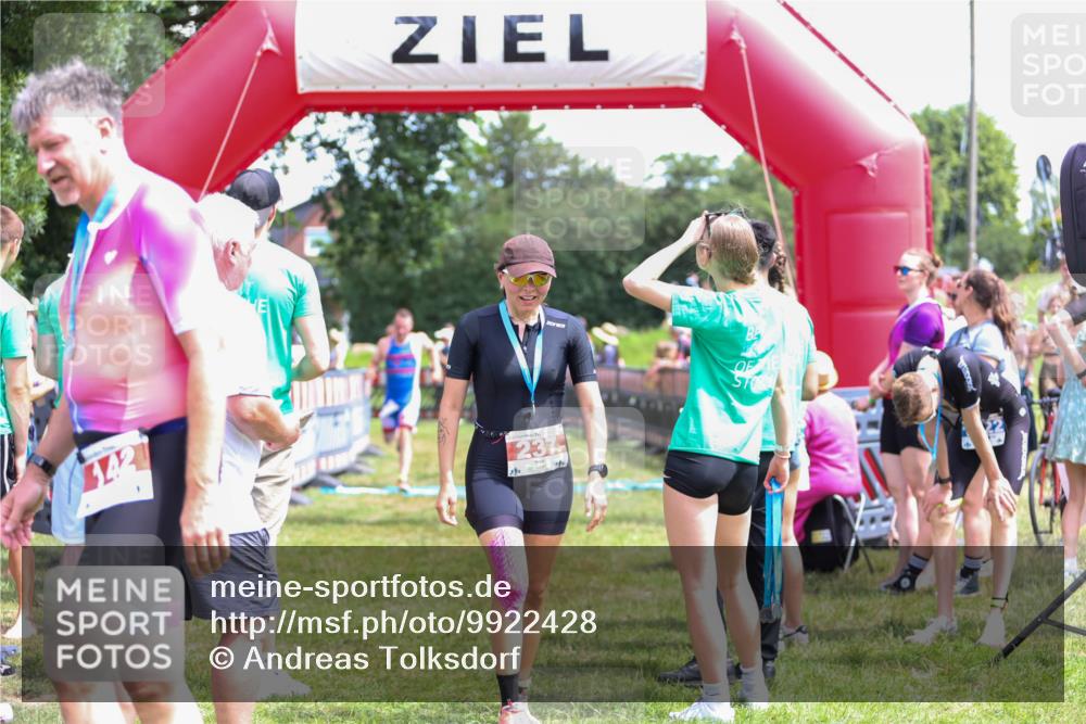 21.06.2026 - 29. Vierlanden-Triathlon Andreas Tolksdorf http://msf.ph/oto/9922428 21.06.2026 13:52:06 Ziel 235, 1028, 1044, 1087 meine-sportfotos.de