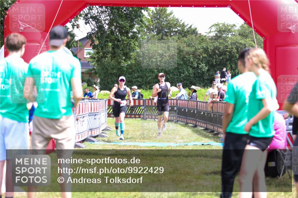 21.06.2026 - 29. Vierlanden-Triathlon Andreas Tolksdorf http://msf.ph/oto/9922429 21.06.2026 13:52:11 Ziel 235, 1028, 1044, 1087 meine-sportfotos.de